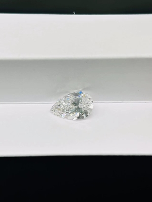 Syntetyczne laboratorium w kształcie gruszki stworzyło białe diamenty Stopień czystości VS1