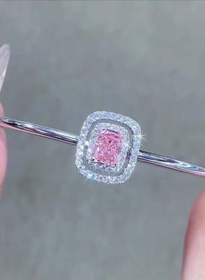 Różowe rękawiczki z diamentów z laboratorium, radiant cut, radiant shape, NGTC.