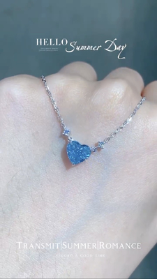 Niebieskie laboratorium stworzyło diamentowy naszyjnik 1,51ct z wycięciem serca.